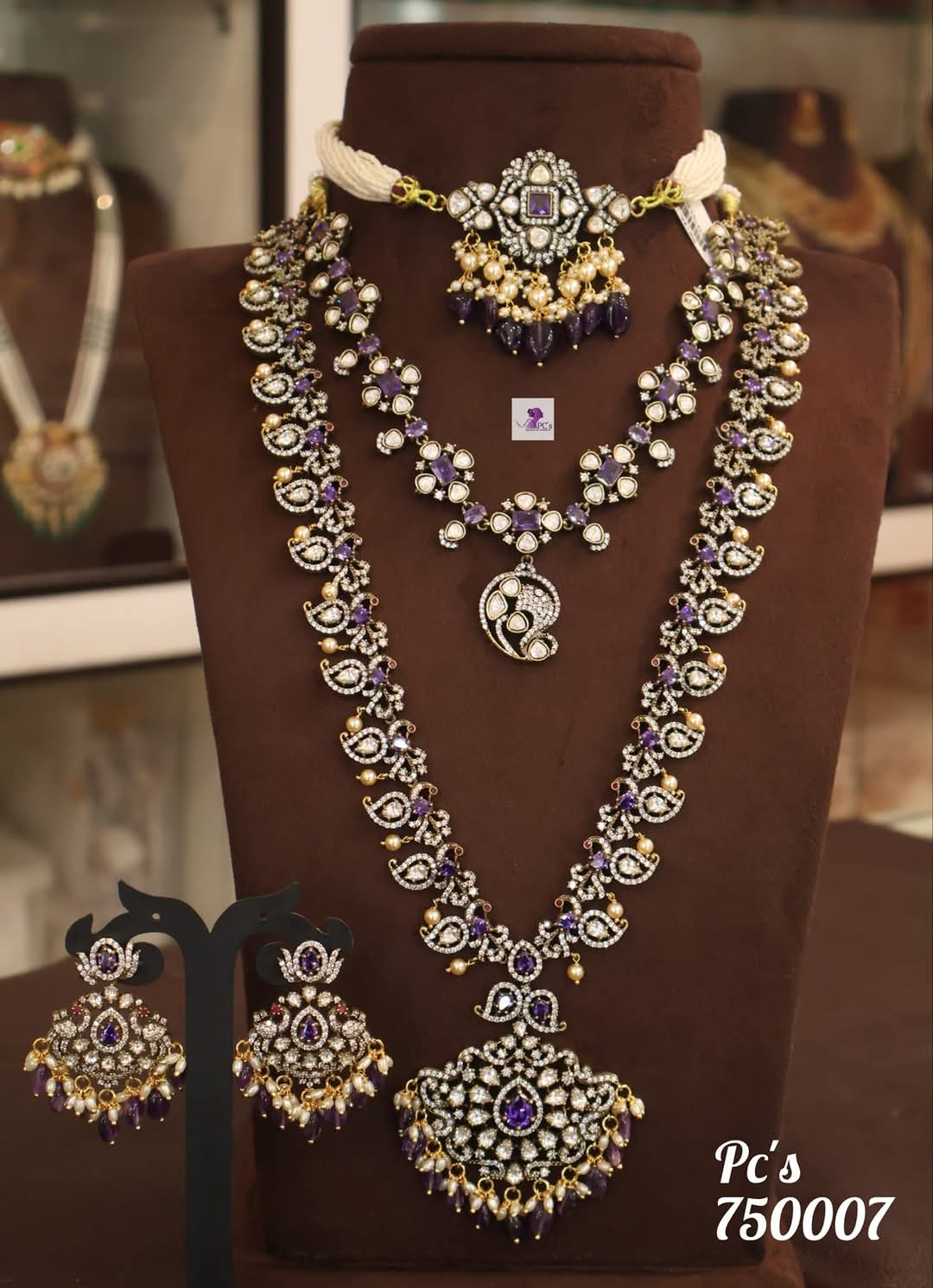 Kanikonna Charm Victorian Necklace Set