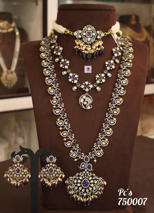 Kanikonna Charm Victorian Necklace Set